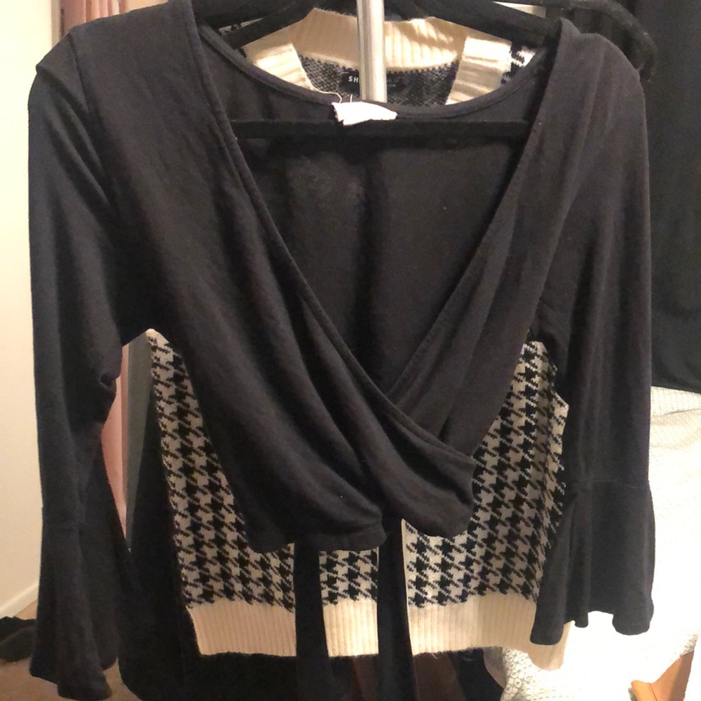 Crop top with bell sleeves